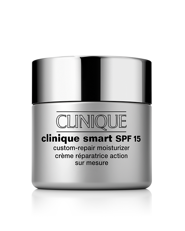 Clinique Smart SPF 15, Günlük nemlendirici yaşlanmanın temel belirtilerine karşı etki sunmaya ve SPF içeren formülüyle cildi korumaya yardımcı olur. Cildin daha uzun süre genç gözükmesine destek olur.